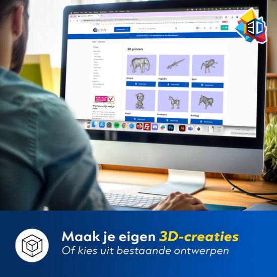 Persoon kijkt naar een computerscherm waarop de website '3D&print' met diverse 3D-modellen wordt getoond. Tekst: 'Maak je eigen 3D-creaties'.