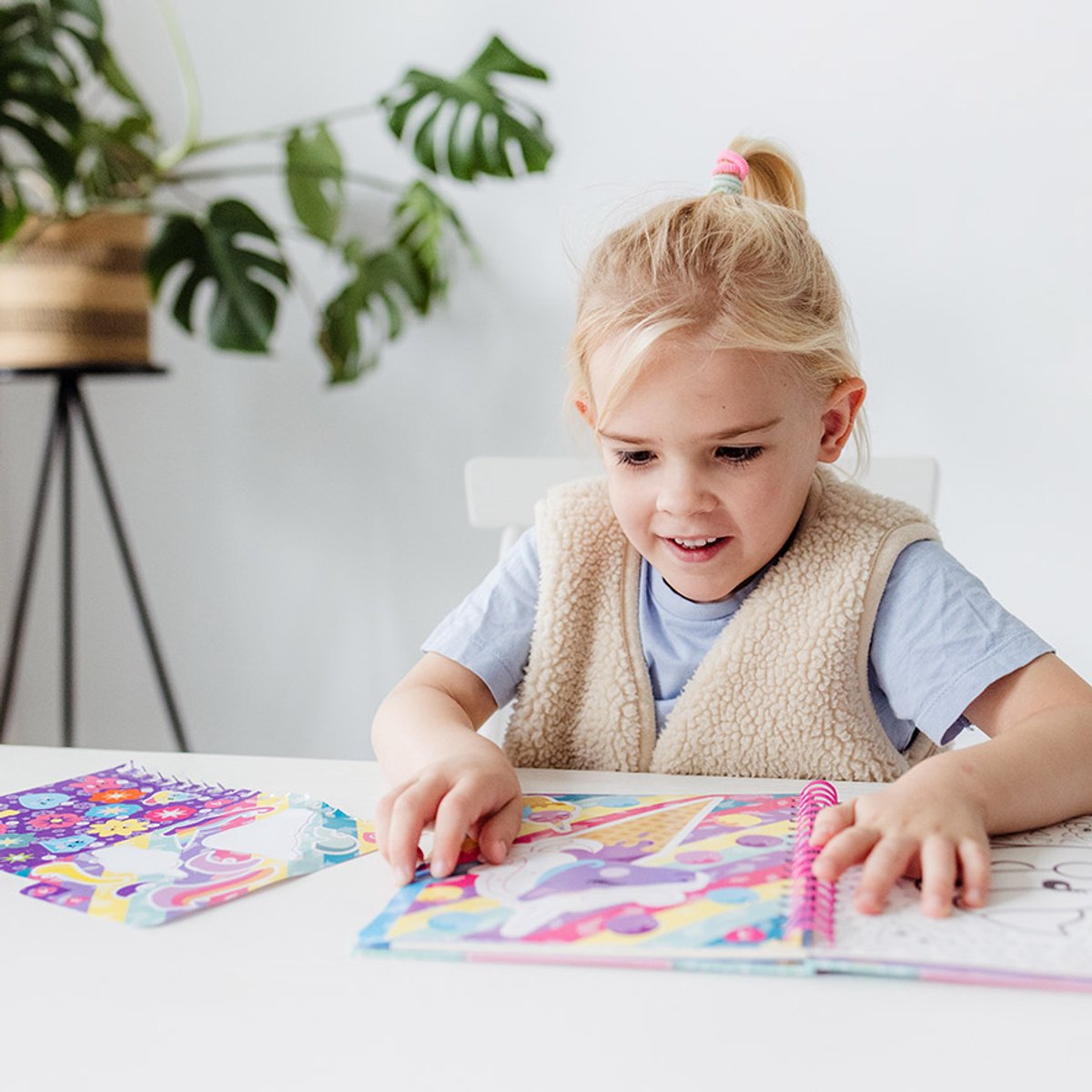 Gabby's Poppenhuis Totum sticker puzzelboekje inclusief kleurplaten vakantieboek 10 stickerpuzzels - sticker by number vakantie doeboek Gabby's Dollhouse — afbeelding 3