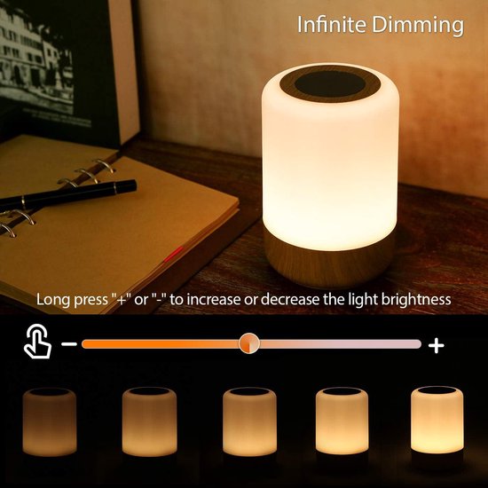 Lampe LED à base en grain de bois, montrant la fonction "Infinite Dimming" avec une barre de progression et des niveaux de luminosité.