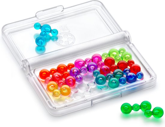 Open speldoosje met blauwe, groene, paarse, rode, oranje en gele spelstukken en een puzzelboekje.