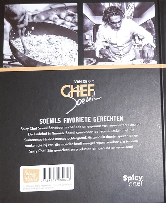 Achterkant van het kookboek 'Spicy Chef', met afbeeldingen van de chef.