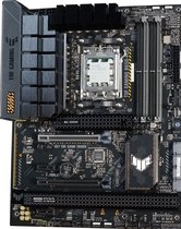 ASUS TUF GAMING B650-Plus WiFi moederbord met Ryzen processor en grote koelribben.