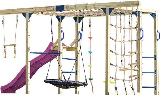 Houten klimrek met paarse glijbaan, schommel, duikelstang, touwnet, ringen en klimtouw.