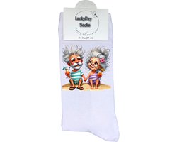 Liefste Oma Opa - Grappige sokken - Origineel cadeau - Verjaardag cadeau - Sint cadeau - Leuke sokken - Cocktail - Vrolijke sokken - Grappig cadeau - Pensioen cadeau - Kerstcadeau - Vaderdag - Moederdag - Vakantie - Strand - Socks maken Happy - 37-44