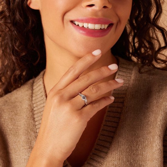 Bague en argent avec zircone