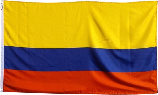 Colombiaanse vlag met horizontale banen in geel, blauw en rood. De stof is licht gegolfd.