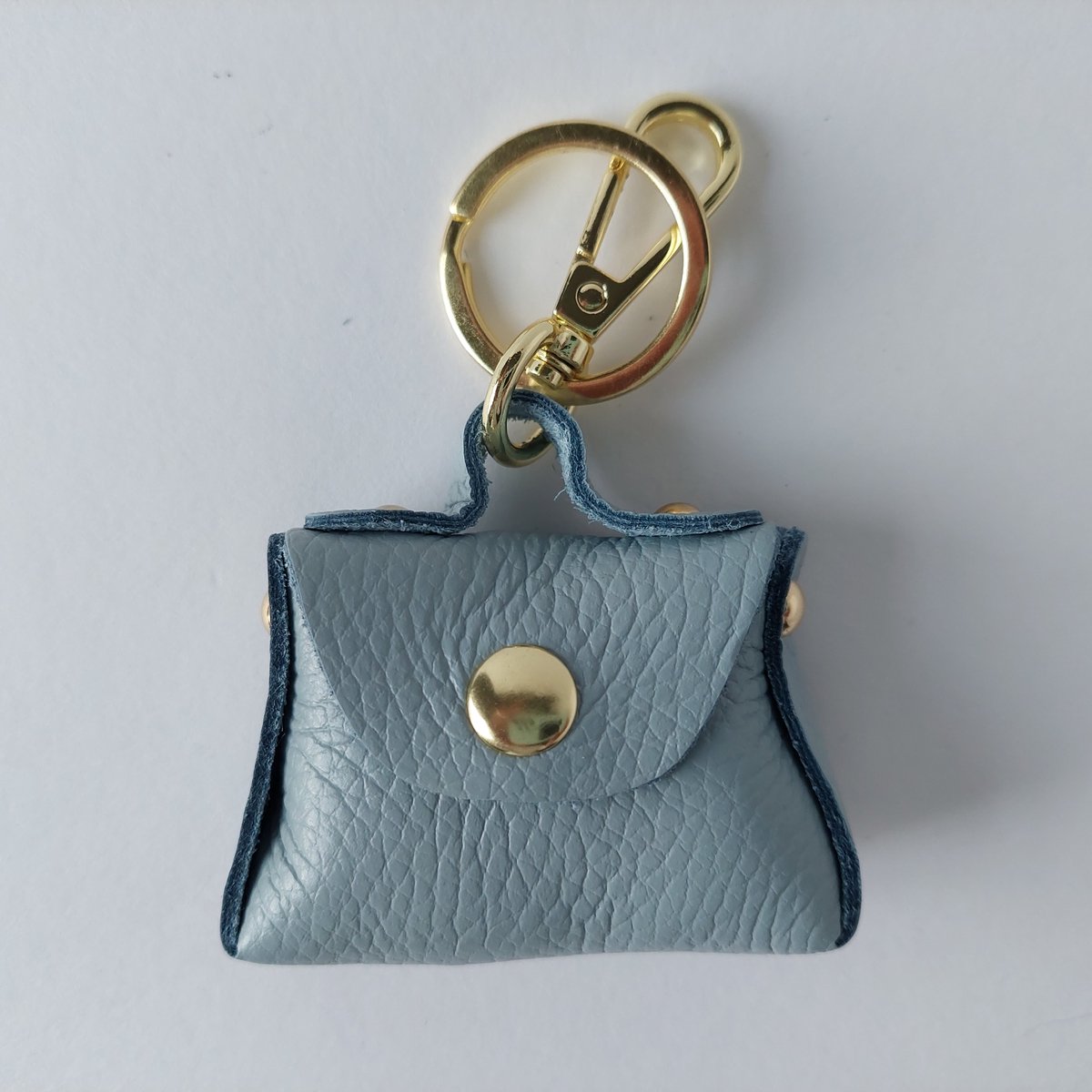 Sleutelhanger - tashanger - geldbeursje - in de pastel kleur BLAUW - LEDER - handgemaakt Italië