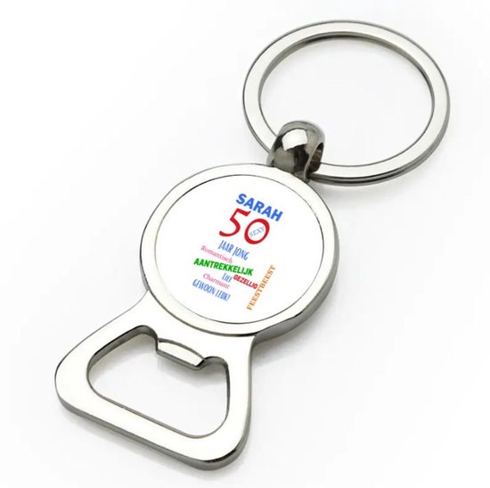 Akyol - sarah 50 jaar jong flesopener - 49+1 - mensen die 50 zijn geworden - 50 jaar sarah en abraham cadeau - jubileum man en vrouw - verjaardags - grappige tekst - jarig - verjaardag - 9 bij 3 cm