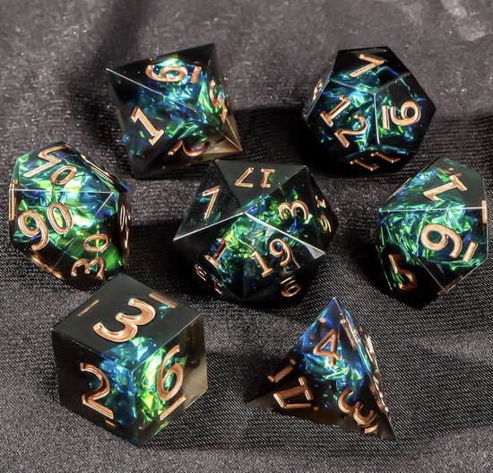 Ensemble de dés Joya Kids® Dungeons and Dragons | Set de Dés DnD Polydice | Ensemble de dés D&D | Ensemble de 7 pièces en résine | Coffre de rangement de Luxe inclus | Sombre avec des effets verts et bleus