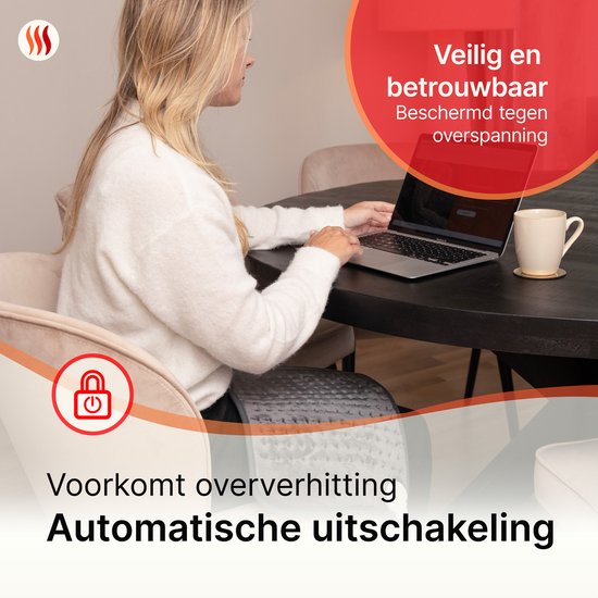 Vrouw met laptop en mok, rode cirkel met tekst "Veilig en betrouwbaar" en "Voorkomt oververhitting Automatische uitschakeling"