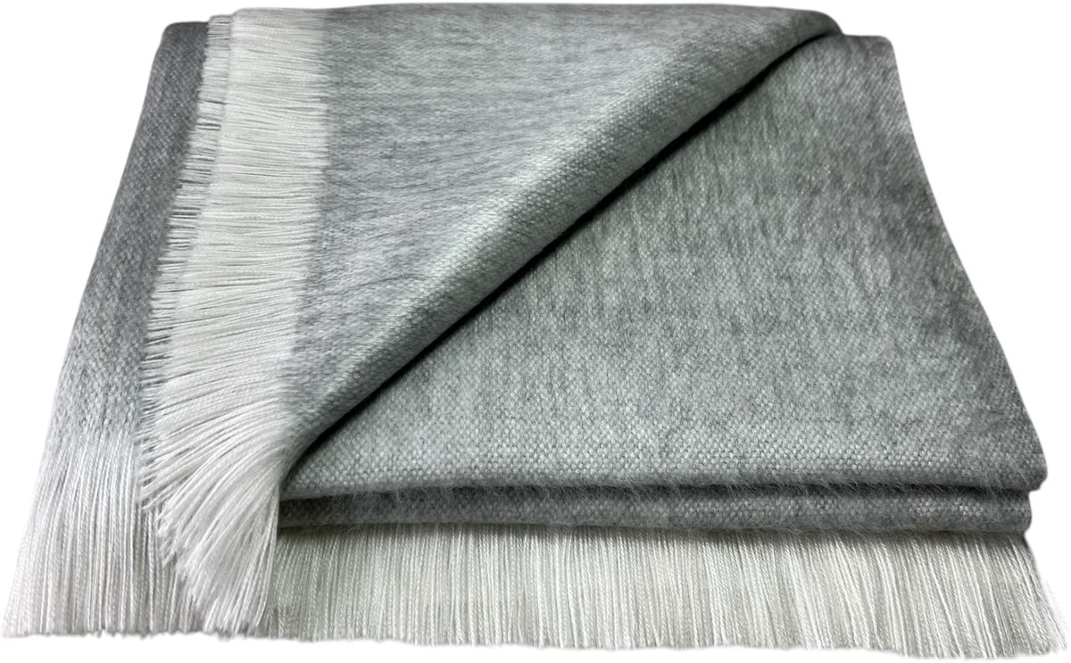 Alpaca D'Luxe Sjaal - Lichtgrijs - Scarf - Sjaal van alpacawol - Zacht en van Kwaliteit - Handgemaakt met alpacawol - Luxe cadeau - Gift - Sjaals Dames - Sjaals Heren - Alpaca - Shawls - Écharpe - Grey - Zakelijk - Zacht en Warm - Comfortabel