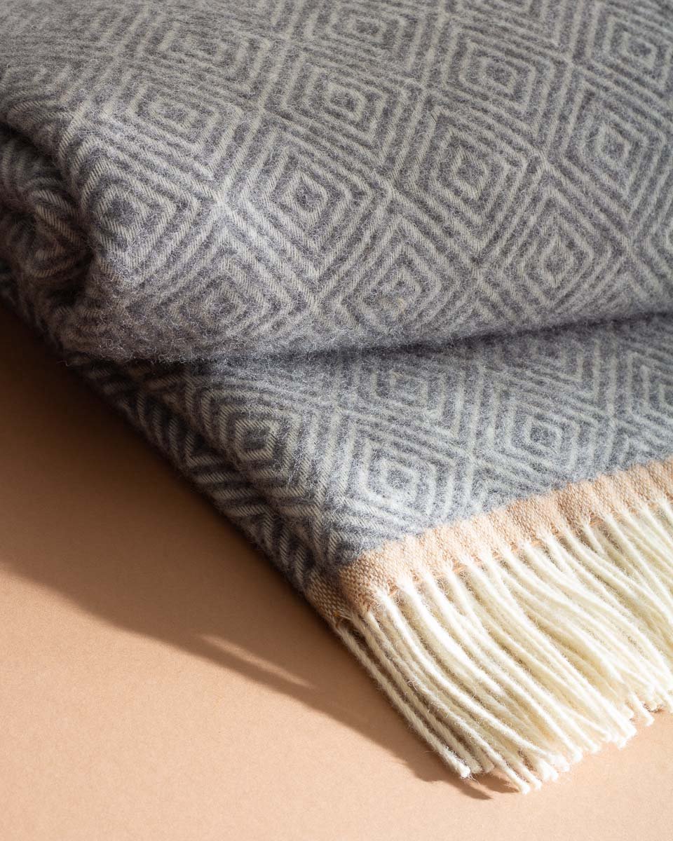 Most Wollen plaid Venezia grey - 100% Nieuw-Zeelandse wol - 140 x 200 cm - grijs