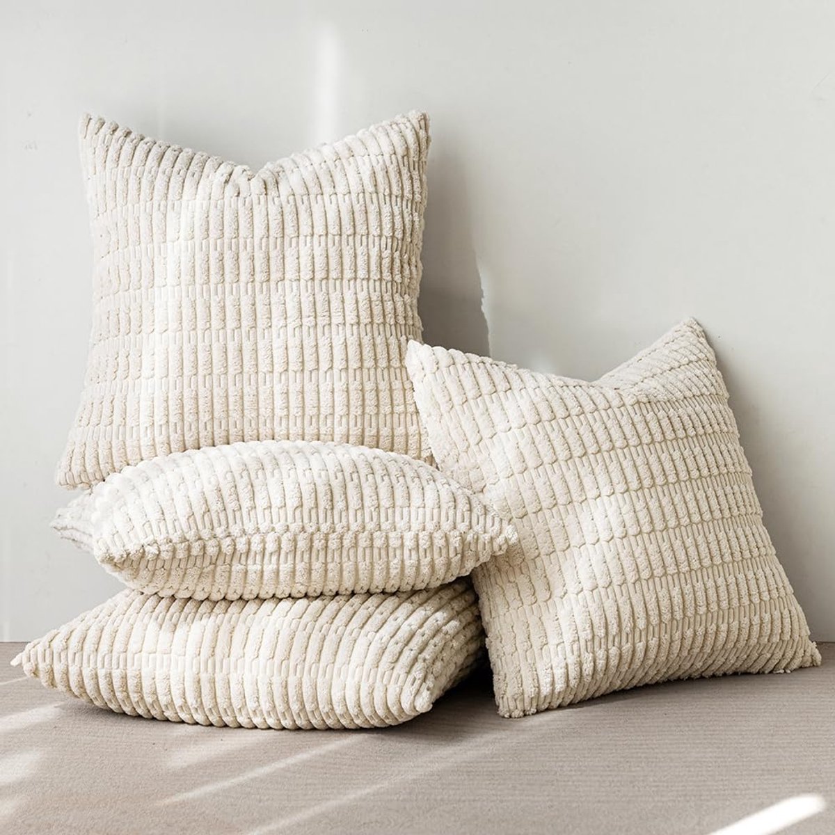 My Ninki ® Set van 4 Moderne Corduroy Kussenhoezen voor Sierlijke Interieurdecoratie in Beige Tint wit