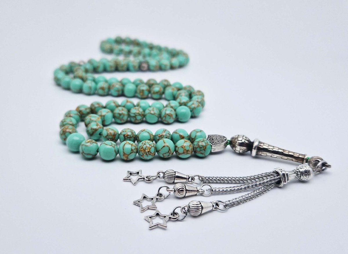 Handgemaakte tesbih "Tasbih" natuursteen " Groen howliet gesponnen goud " - Aantal kralen 99 - Diameter kralen 8MM - met metaal tassel "Kleine sterren" - Een mooi cadeau-idee