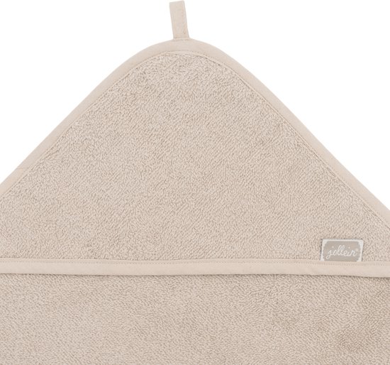 Close-up van een beige badcape met capuchon en Jollein label.