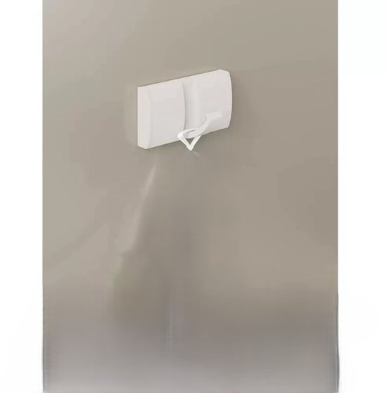 Aan de muur bevestigde badkamerdouchepompdispenser en organizer