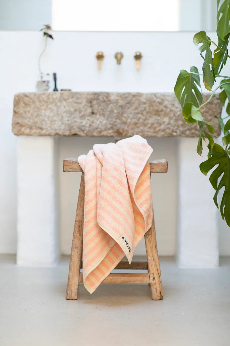 Bongusta Handdoek Tropical & Creme Streep 70 x 140 cm Naram