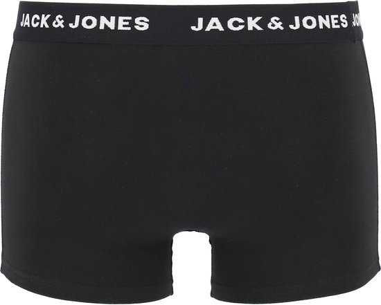 Zwarte Jack & Jones trunk met wit logo op de elastische band.