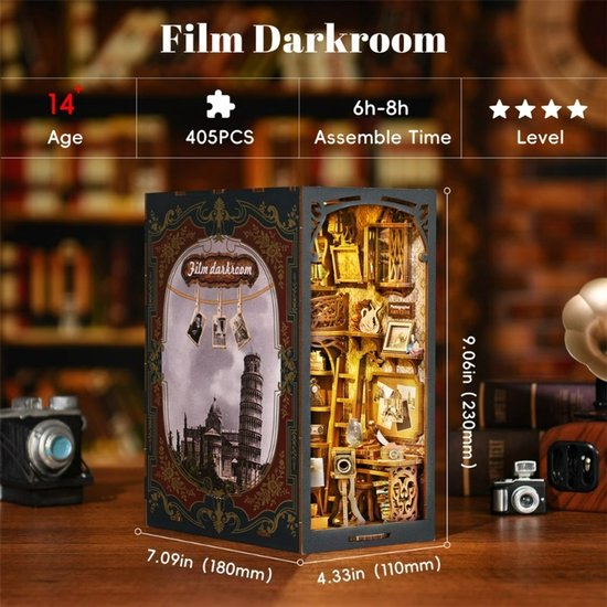 Film Darkroom DIY kit diorama met Pissa toren illustratie, afmetingen vermeld.