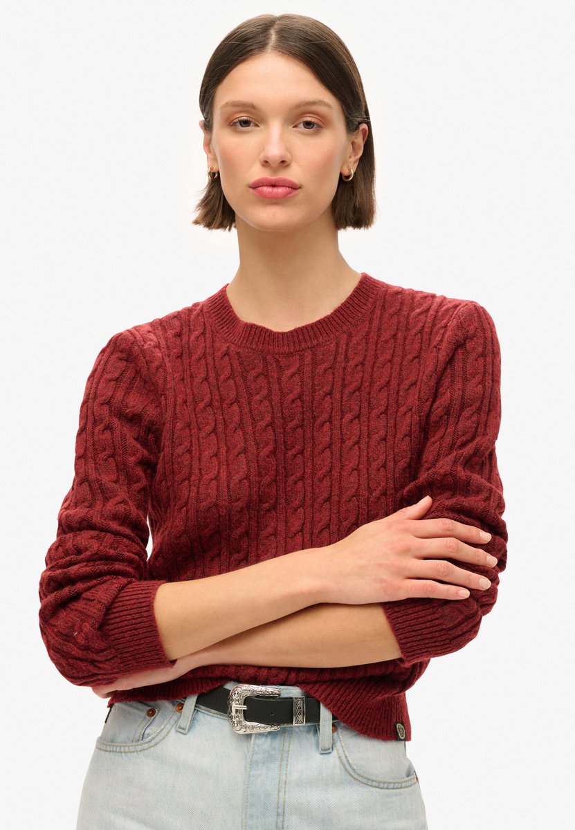 Superdry Getailleerde kabeltrui met ronde hals Dames Sweaters Rood
