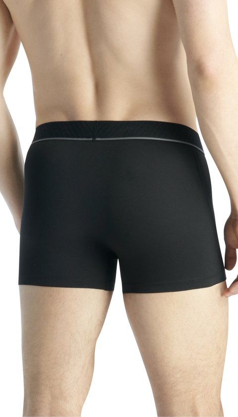 Achterkant van zwarte Adidas boxershorts met grijze tailleband.