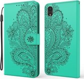 Voor iPhone XR Pauw patroon in reliëf horizontaal lederen flip-hoesje met houder en kaartsleuven en portemonnee en draagkoord (groen)