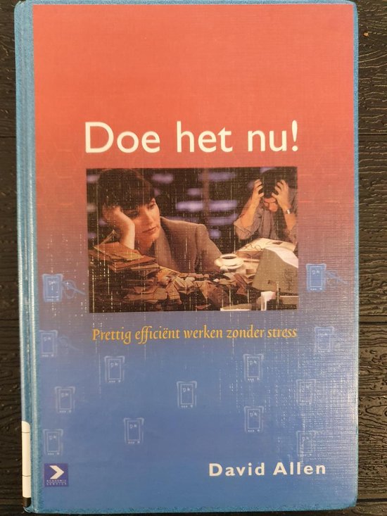 Boek 'Doe het nu!' van David Allen met een rode en blauwe voorkant. Afbeelding van een persoon. Tekst: 'Prettig efficiënt werken zonder stress'.