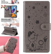 Voor Samsung Galaxy A21 Cat Bee Embossing Pattern Shockproof Horizontale Flip Leather Case met houder & kaartsleuven & portemonnee (grijs)