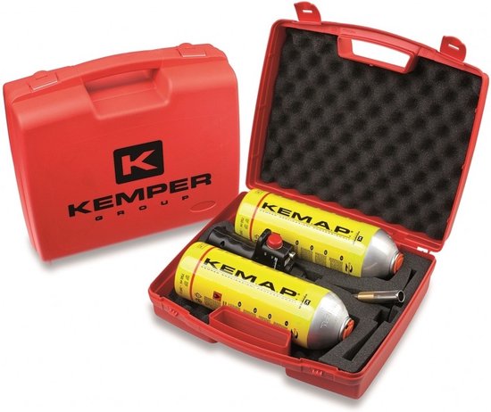 Rode koffer met Kemper logo, open met schuimrubberen inleg. Twee gaspatronen KEMAP, aansteker en mondstuk.