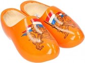 Oranje houten klompen met leeuw 40