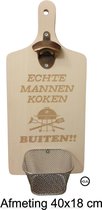 Houten Snijplank met bieropener Tekst Echte mannen koken buiten - Quote - Grillen - Verjaardag - Overkapping - Veranda - Spreuken - Vaderdag - BBQ- Geschenk - Gepersonaliseerd Cade