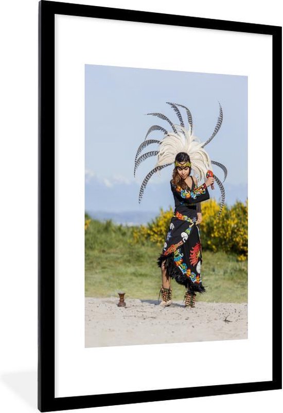 Fotolijst incl. Poster - Inheemse Amerikaanse indiaan met een hoofddeksel -  60x90 cm -... | bol.com