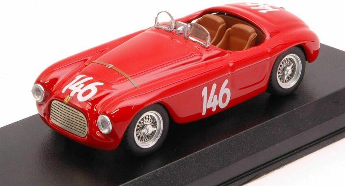 De 1:43 Diecast Modelcar van de Ferrari 166MM Barchetta Spider #146 Winnaar van de Coppa D Oro in 1950. De bestuurder was G. Marzotto. De fabrikant van het schaalmodel is Art-Model. Dit model is alleen online verkrijgbaar