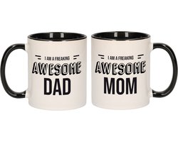 Freaking Awesome Dad en Mom koffiemokken - Cadeau bekers set - voor Papa en Mama - Moederdag en Vaderdag cadeautje
