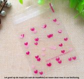 50 Uitdeelzakjes Hartjes Design 10 x 10 cm met plakstrip - Cellofaan Plastic Traktatie Kado Zakjes - Snoepzakjes - Koekzakjes - Koekje - Cookie Bags Hearts - Love