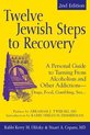 Boek 'Twelve Jewish Steps to Recovery 2nd Edition' met een afbeelding van een stenen trap onder een boog.