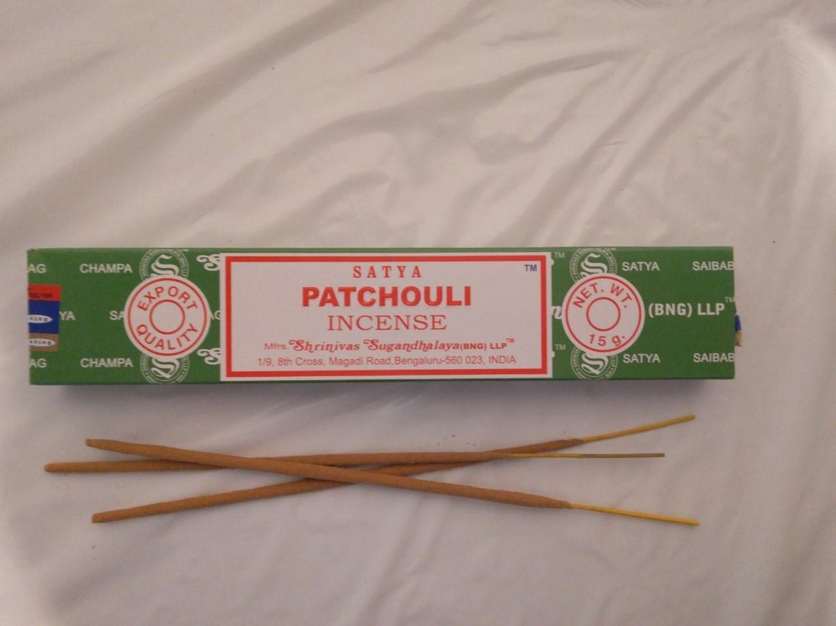 Satya Patchouli Wierookstokjes per 3 pakje 36 stokjes Wierook Bruin