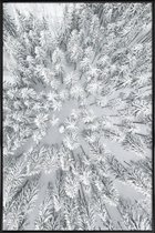 JUNIQE - Poster in kunststof lijst Snowy Forests -40x60 /Grijs & Wit