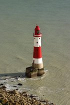 Tuinposter - Zee / Water - Strand in wit / grijs / zwart / beige / rood - 60 x 90 cm.