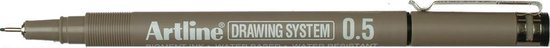 Stylo Artline Drawing System 0.5mm, noir, en gros plan.