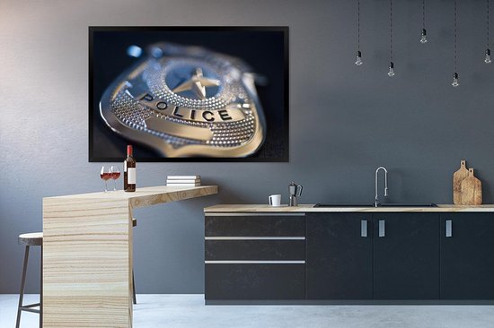 Photo encadrée - Cadre photo badge Police 120x80 cm - Affiche encadrée (Décoration murale salon / chambre)