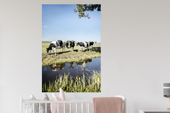Sticker Muursticker Vache frisonne Luxurydeco - Vaches debout à côté d'un fossé - 80x120 cm - film adhésif autocollant - sticker mural repositionnable