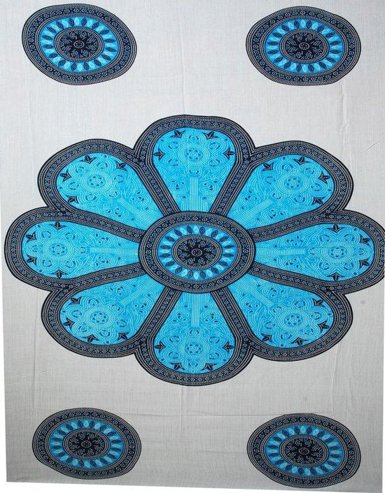 Hamamdoek, pareo, sarong figuren bloem patroon lengte 115 cm breedte 165 kleuren blauw zwart wit versierd met franjes.