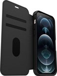 Zwarte OtterBox Strada portefeuille hoesje geopend, met daarin een iPhone.