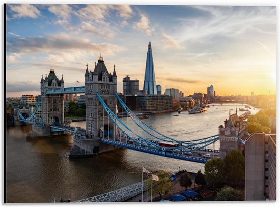 Dibond - Zonnestralen bij Tower Bridge in Londen - 40x30cm Foto op Aluminium (Wanddecoratie van metaal)