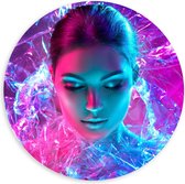 Forex Wandcirkel - Vrouw in Blauw/Roze Folie - 100x100cm Foto op Wandcirkel (met ophangsysteem)