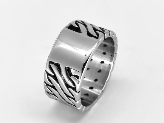 RVS - brede- zilverkleurig - ring - maat 17 - met zwart schuin strepen - geschikt –dame - heer en prachtig als duimring.