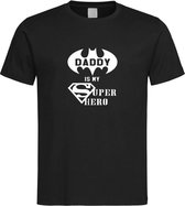 Zwart T Shirt met  " Papa is een Superheld " print Wit size L