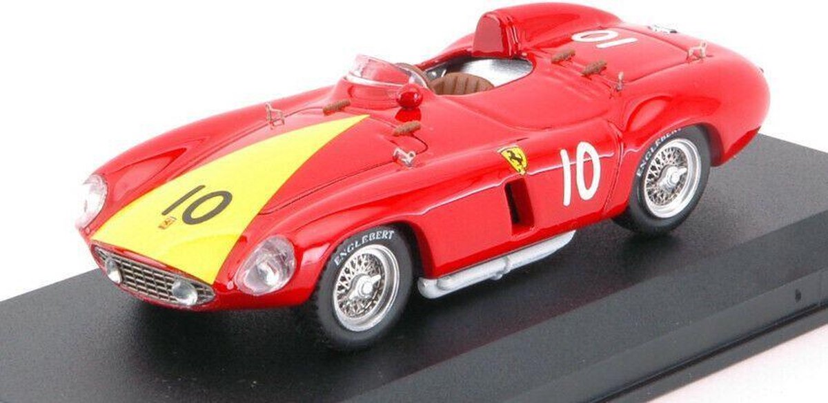 De 1:43 Diecast Modelcar van de Ferrari 750 Monza Spider #10 van de GP van Venezuela in 1955. De bestuurder was A. De Portago. De fabrikant van het schaalmodel is Art-Model. Dit model is alleen online verkrijgbaar