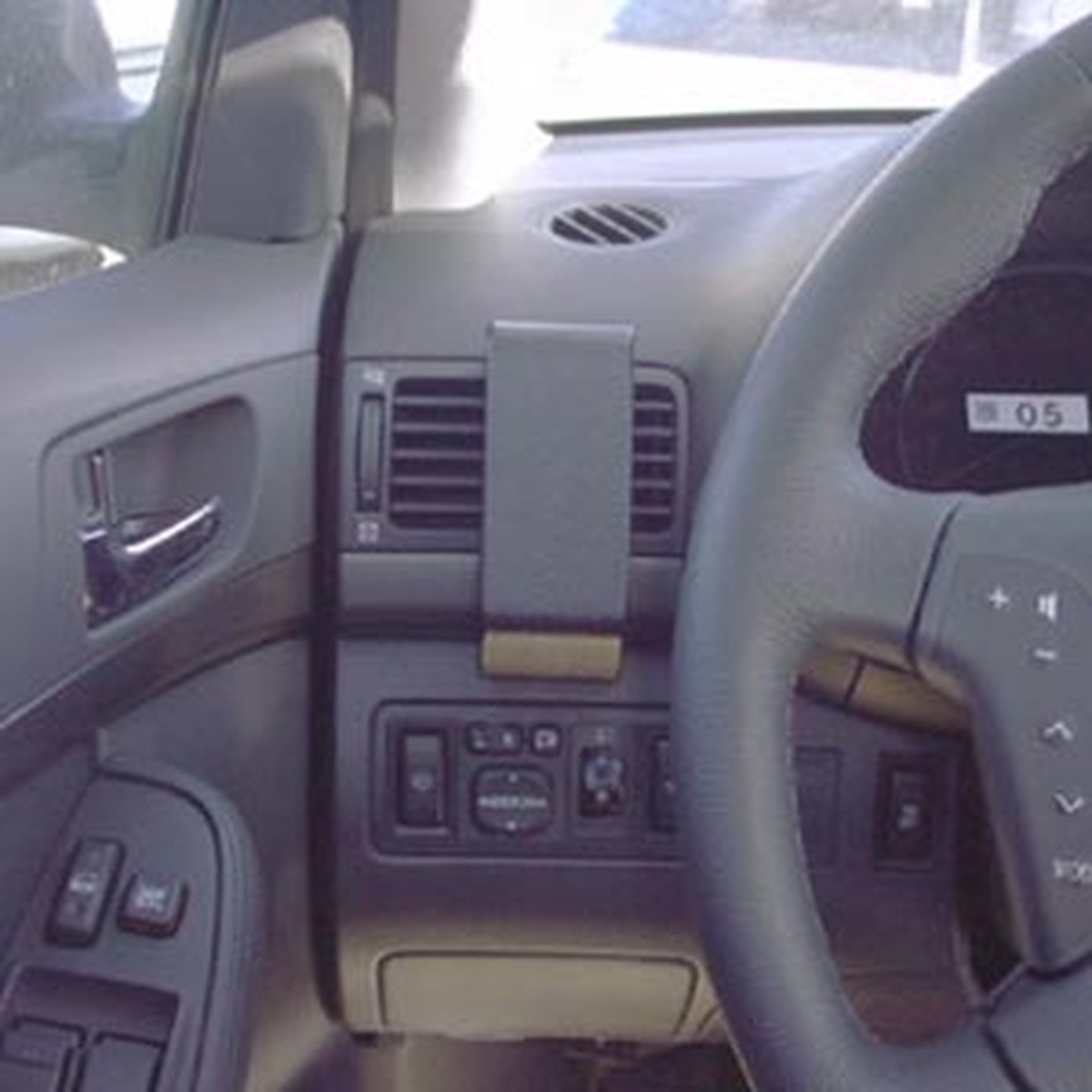 Brodit ProClip houder geschikt voor Toyota Avensis 2003-2008 Left mount